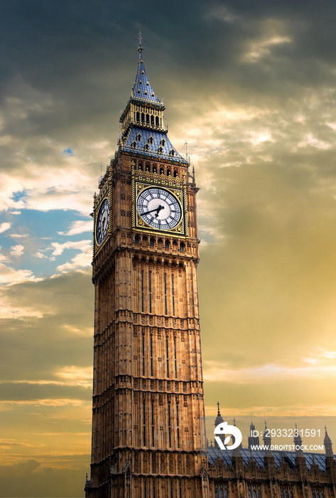 伦敦大本钟钟楼上的日落