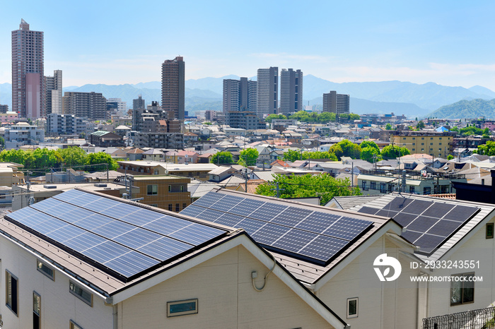Solar panels and Japanese cityscape   ソーラーパネルと日本の街並み