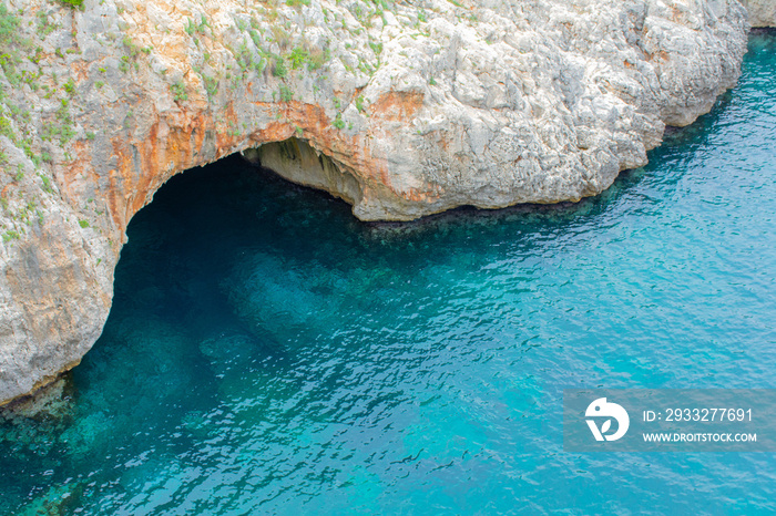 Grotta marina vista dal ponte sullinsenatura del Ciolo，普利亚，萨伦托