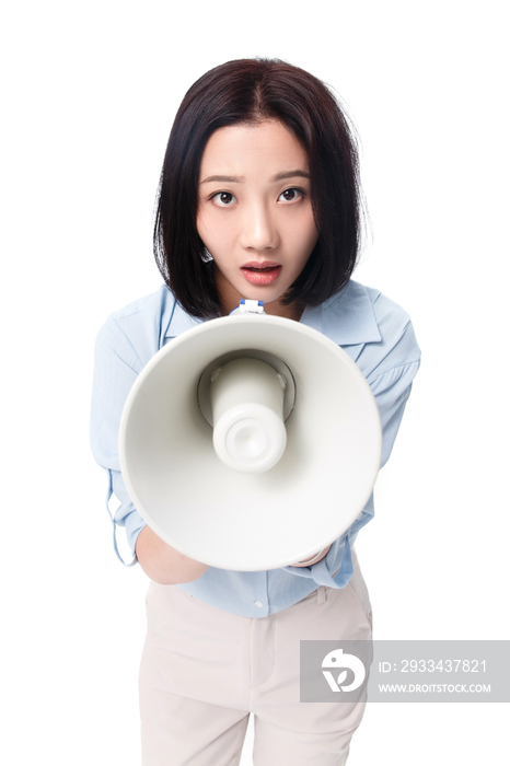 青年女人拿着扩音器