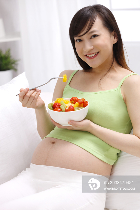 孕妇吃水果沙拉
