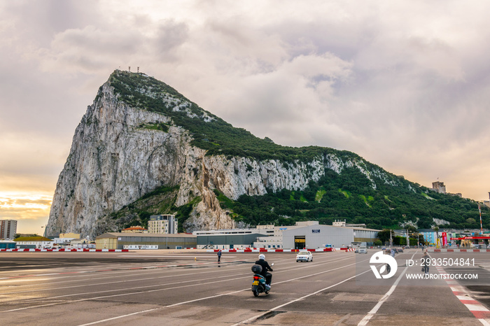 people are crossing border between spain and gibraltar during early morning