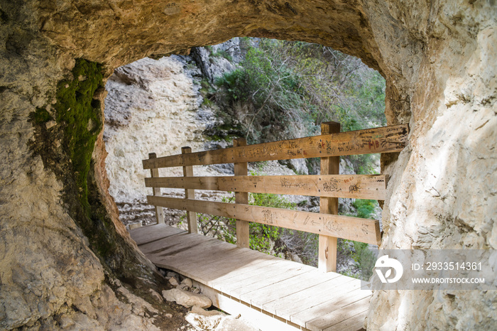 mountain path in the barranco del infierno gorge