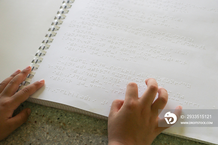 Braille is the font for the blind, invented by Louis Braille. The French blind teacher is a small convex dot in a six-point box, which is arranged alternately into code.