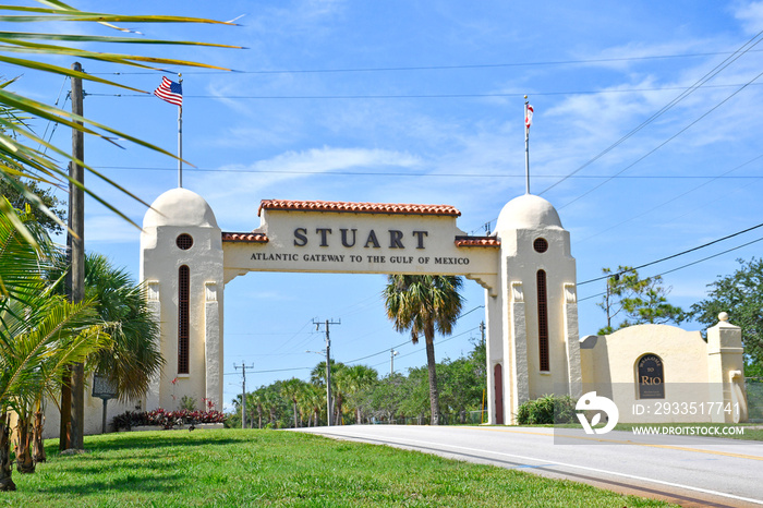 Stuart Welcome Arch spanning across the road in Stuart, Florida