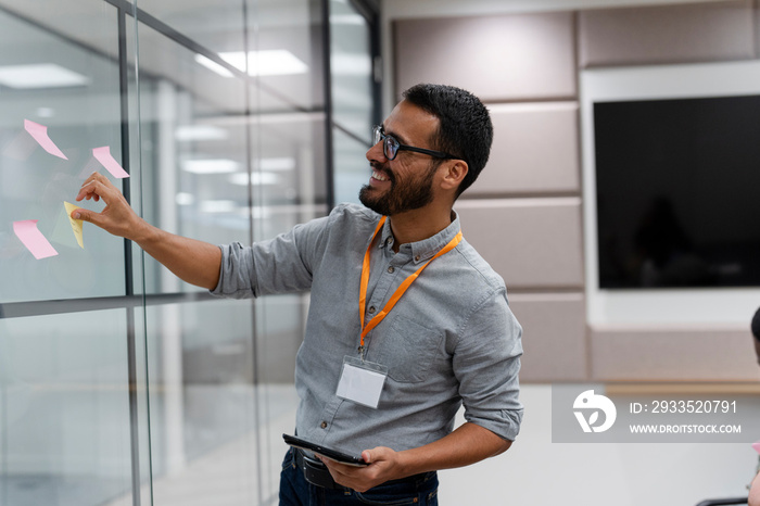 Man using adhesive notes in office