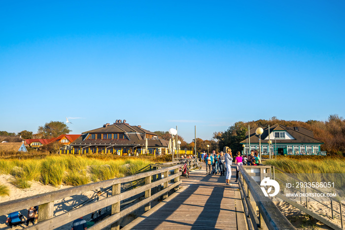 Wustrow, Strand und Seebrücke, Ostsee, Deutschland