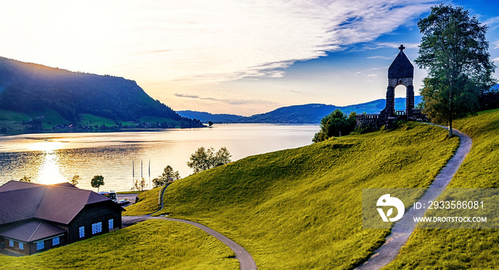 Morgartendenkmal am Ägerisee im Abendlicht, Kanton Zug, Schweiz