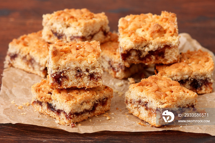 Pie bars with  berry jam, spices and crumble