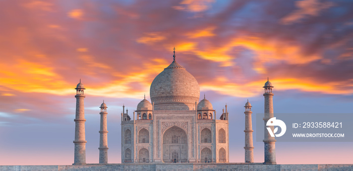 Taj Mahal at sunset - Agra, India