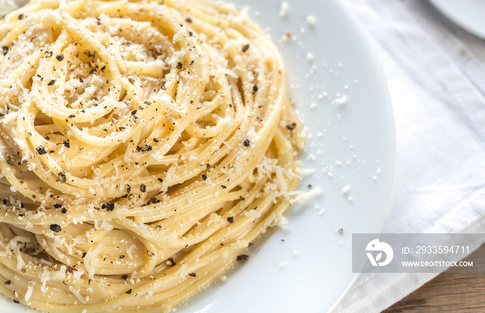 Cacio e Pepe - spaghetti with cheese and pepper