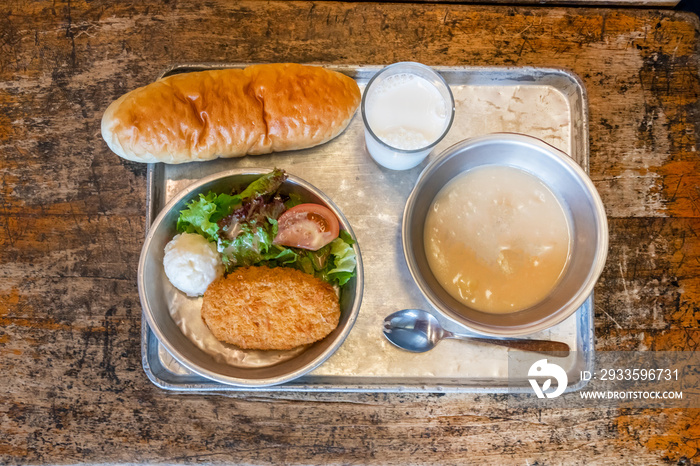 おいしい給食　Japanese elementary school lunch