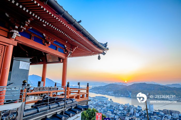 日の出と秋の千光寺　広島県尾道市　Sunrise and autumn at Senkoji Temple. Hiroshima prefecture, Onomichi City.