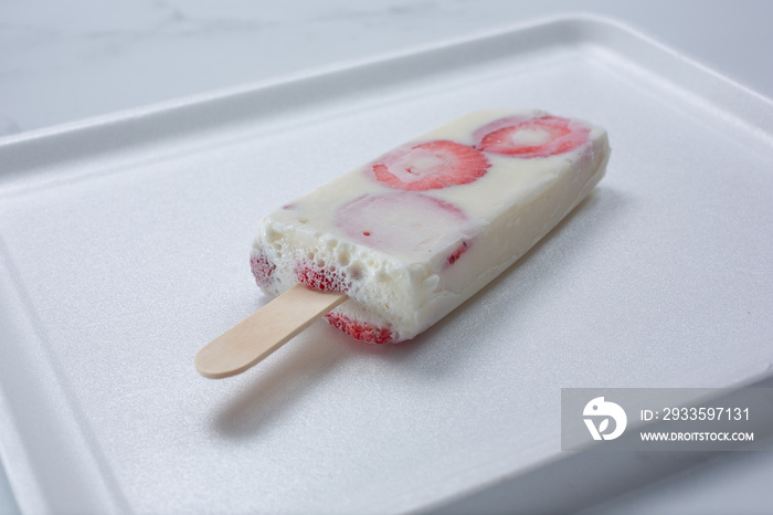 A view of a strawberries and cream paleta.