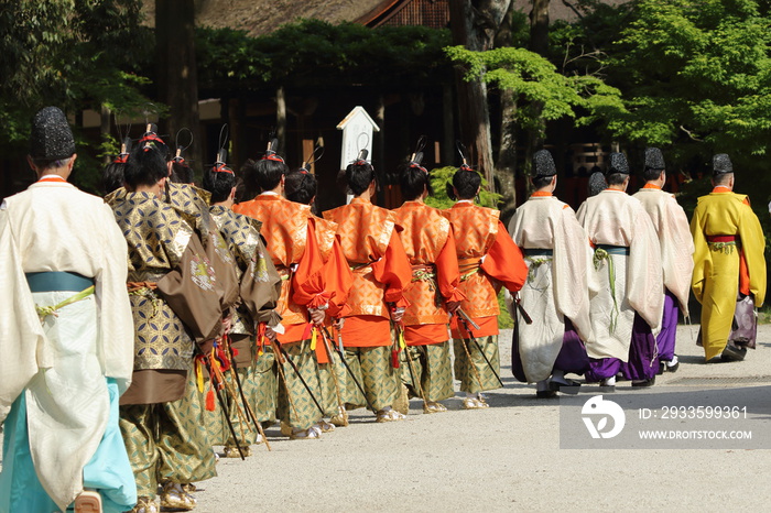 京都、上賀茂神社の賀茂競馬の乗尻と呼ばれる騎手と神主の皆さんの行列です