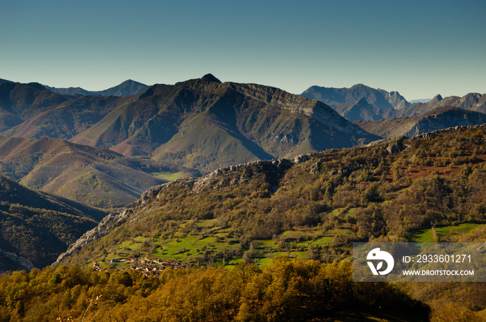 Paisaje de Asturias (España) .Parque natural de Redes. Concejo de Sobrescobio.