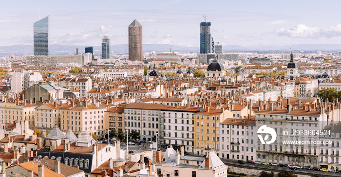 panorama sur la ville de Lyon dans le département du Rhône en France avec ses tours du quartier de la Part Dieu