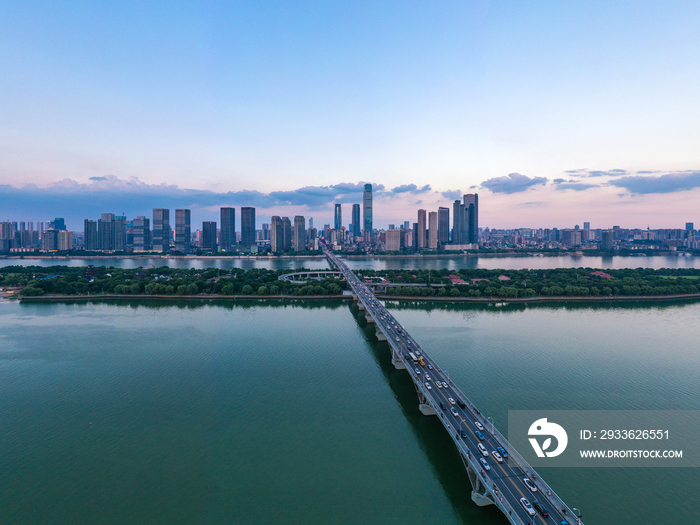 航拍长沙橘子洲大桥湘江沿岸城市风光