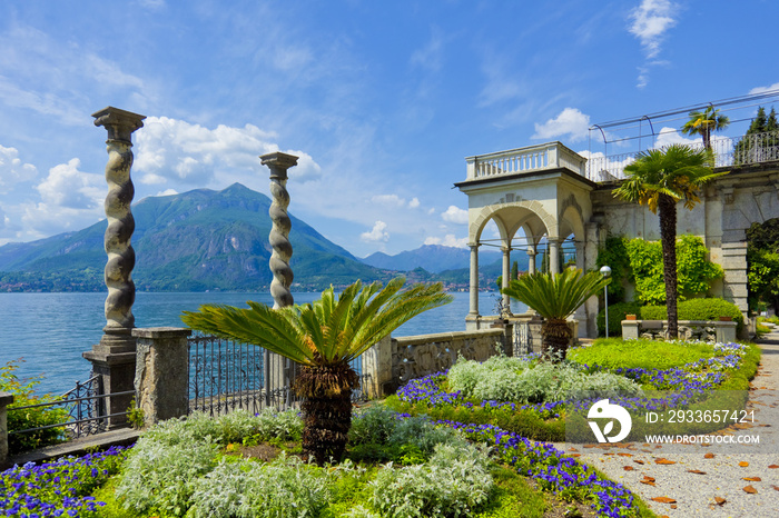 Blick vom Park der Villa Monastero auf den Comer See