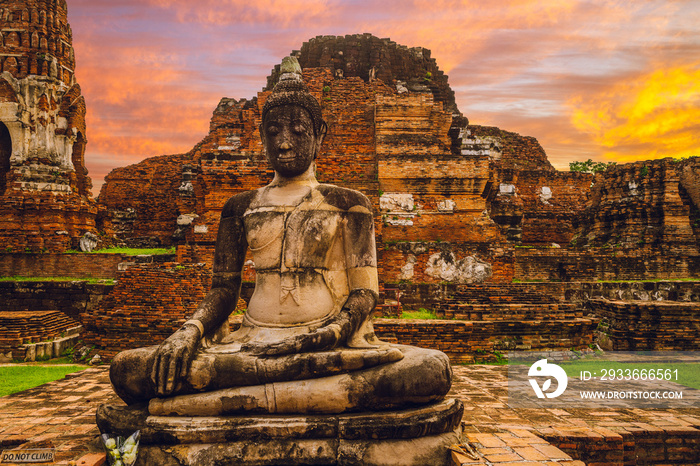 Buddha statue at Wat Mahathat, Ayutthaya, thailand