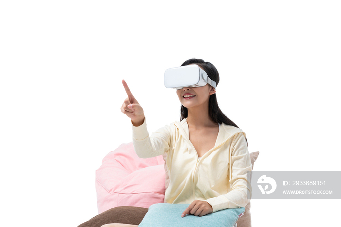 年轻情侣女子在家看VR电影