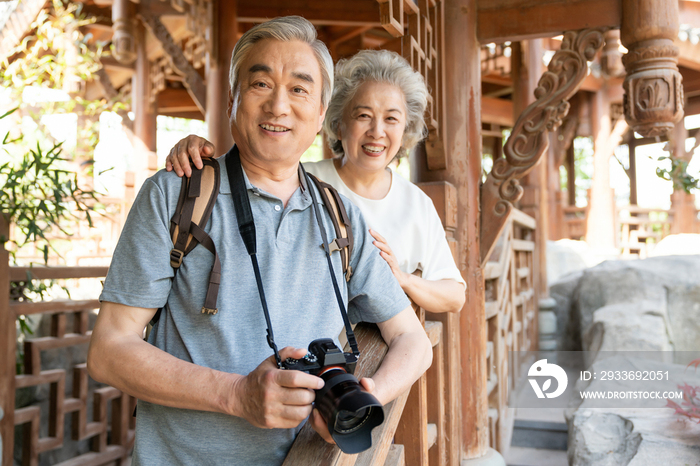 老年夫妻旅游