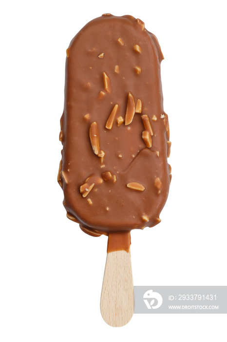 Eis am Stiel Schokoladeneis mit Mandeln Schokolade Sommer isoliert Freisteller freigestellt