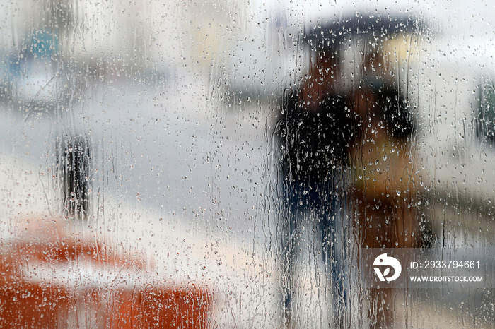 日常生活。下雨。