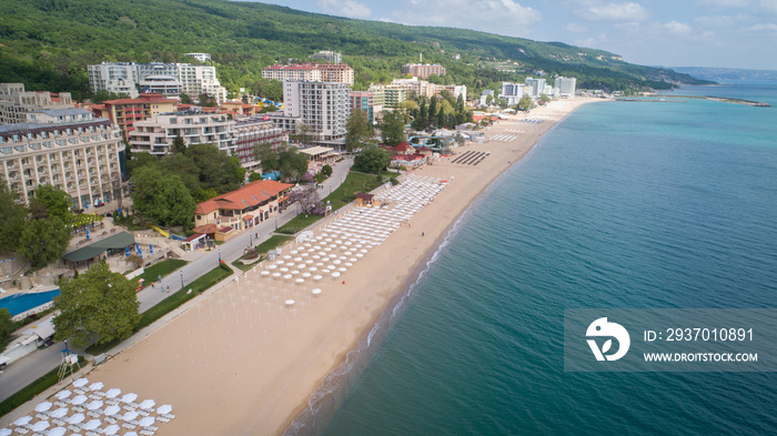 Zlatni Piasaci金沙海滩和酒店鸟瞰图。瓦恩附近的热门避暑胜地