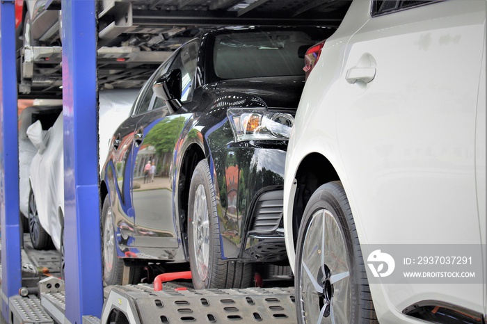 An image of a autotransporter - car, truck, shipping