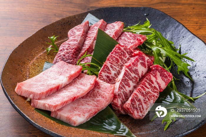 和牛で焼肉　Japanese style luxury grilled beef