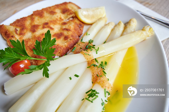 Weißer Spargel aus Deutschland zur Saprgelsaison