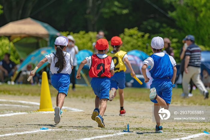 運動会 対抗リレー風景