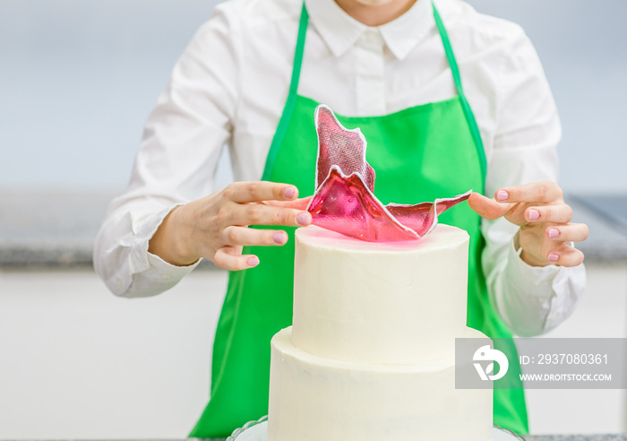 woman makes a wedding cake with isomalt at kitchen