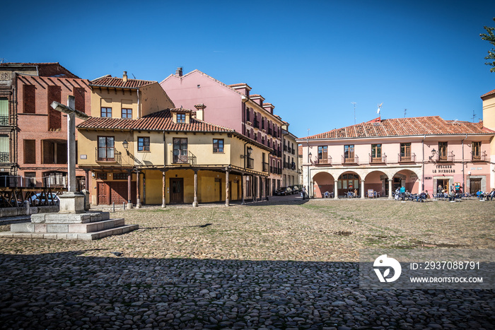 Panorama de la tarde calle de Plaza en León, España