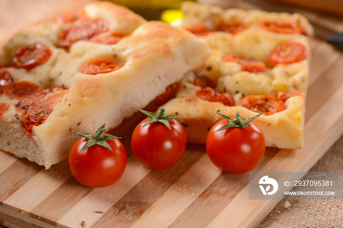 focaccia con pomodorini di Pachino