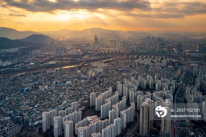 日落时分，韩国首尔，占西尔地区的鸟瞰图。