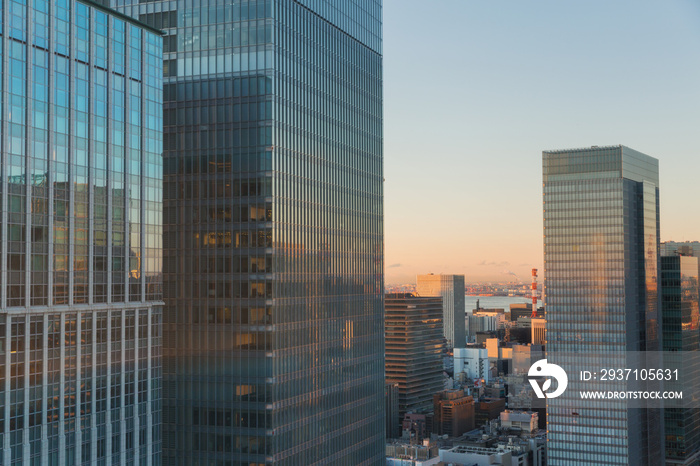 建筑与城市概念——东京市中心的摩天大楼或办公楼