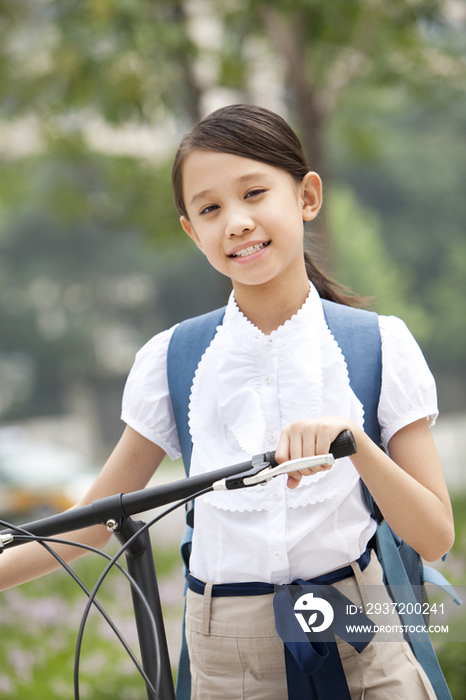 小学生和自行车