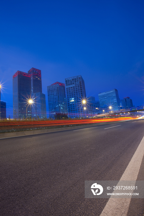 CBD夜景和公路