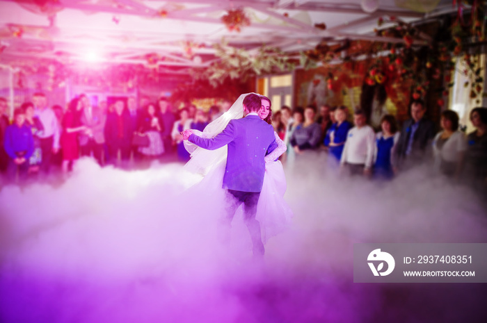 Luxury first wedding dance of newlyweds with heavy smoke and dif