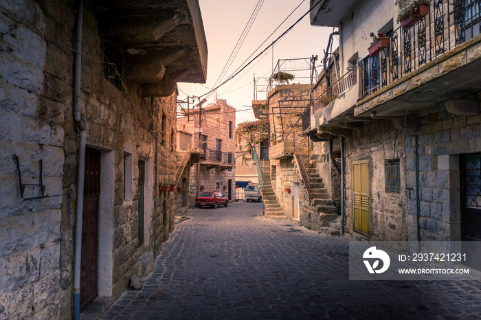 黎巴嫩高地古城中的鹅卵石路