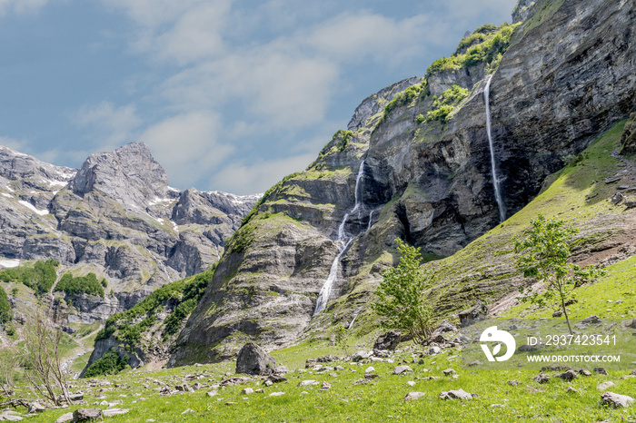 Montagnes et cascades à Sixt Fer à Cheval en Haute Savoie