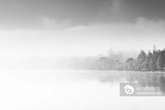 抽象的当代艺术，湖面上的迷雾