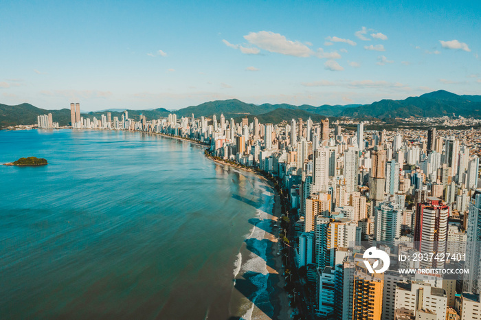 巴西Balneario Camboriu的建筑物景观航拍图像