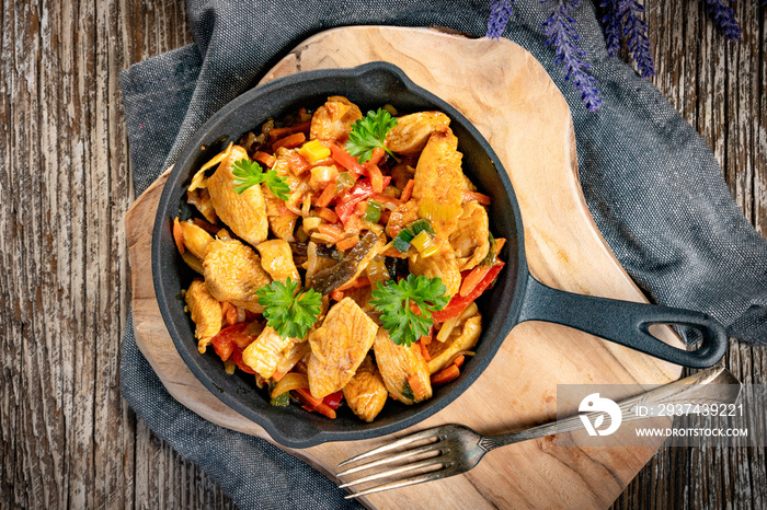 Fried chicken with vegetables.