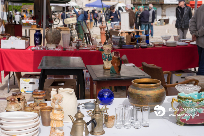 brocante dans un村