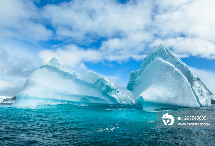 Snow and ices of the Antarctic islands