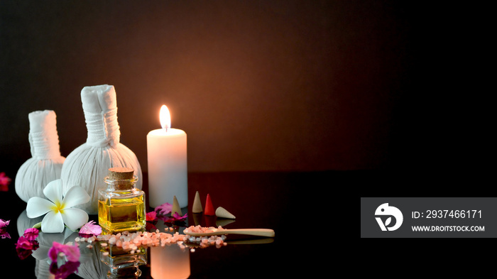 用水疗配件、蜡烛和香油修剪水疗护理和放松概念