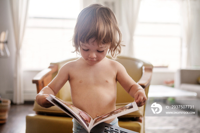 Shirtless girl (2-3) reading magazine